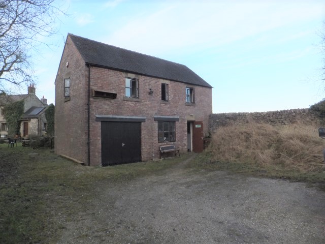Commercial property to let in the Peak District